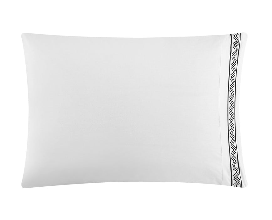 Chic Home Crete Cotton Comforter Set Solid White With Dual Stripe Embroidered Border Zig-Zag Details Hotel Collection Bedding - Includes Decorative Pillow Shams - 4 Piece - King 106x96, Black - King