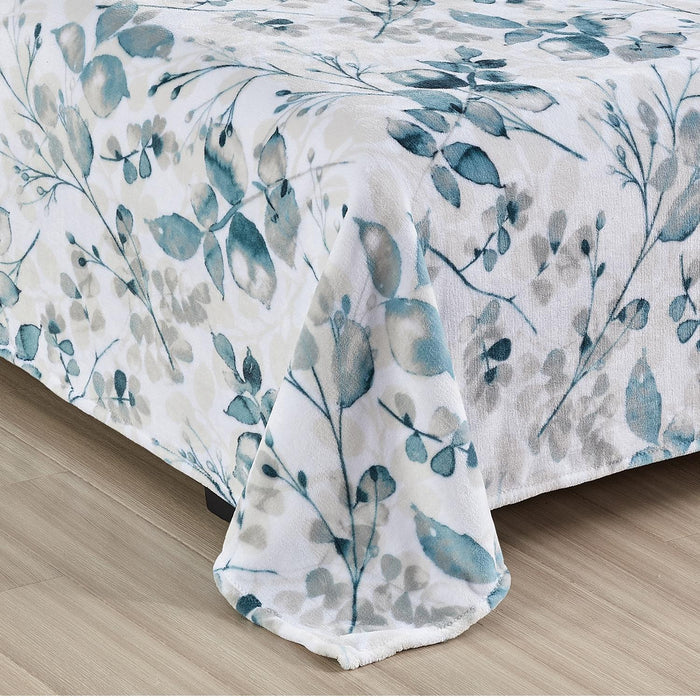 Plazatex Luxurious Ultra Soft Lightweight Dempsey Printed Blanket Light Blue