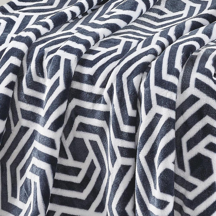 Plazatex Azmera plush Decorative Warm and Comfortable Machine Washable Throw 50" x 70" Black & White