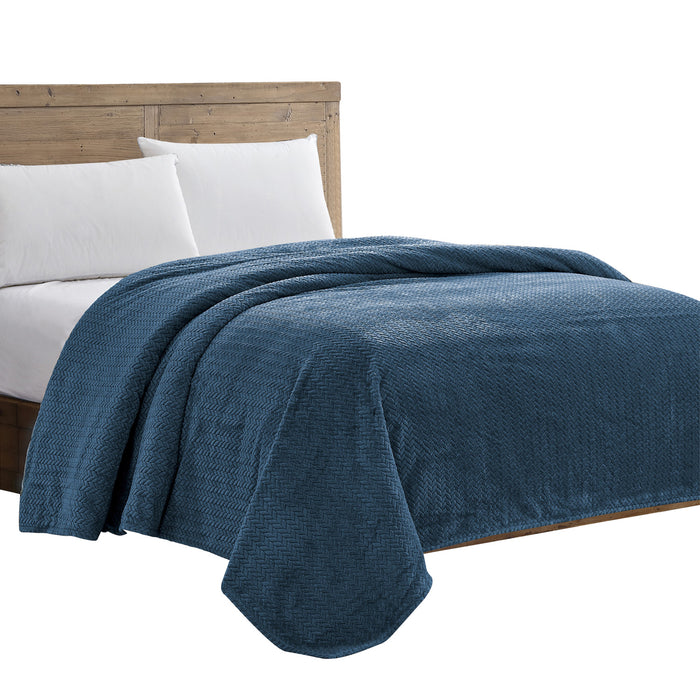 Plazatex Chevron Braided Stylish Soft Comfortable and Lightweight All Seasons Blanket Navy