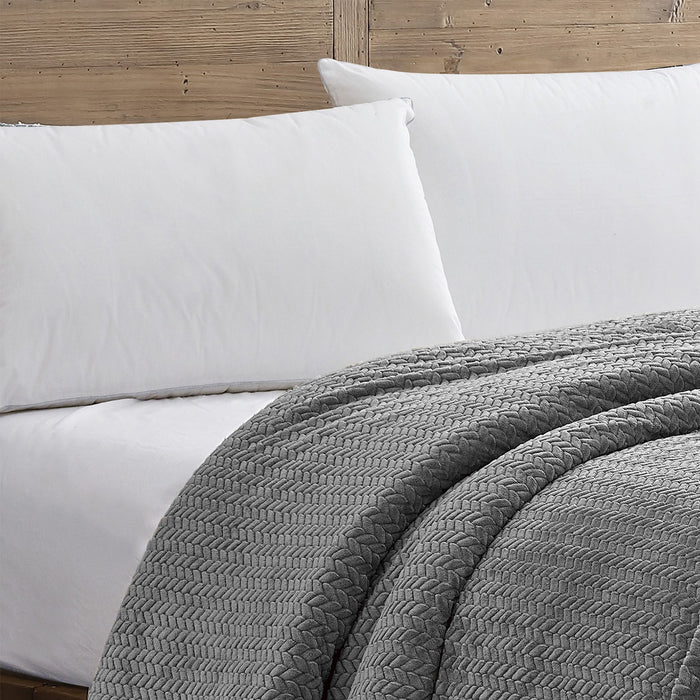Plazatex Chevron Braided Stylish Soft Comfortable and Lightweight All Seasons Blanket Grey