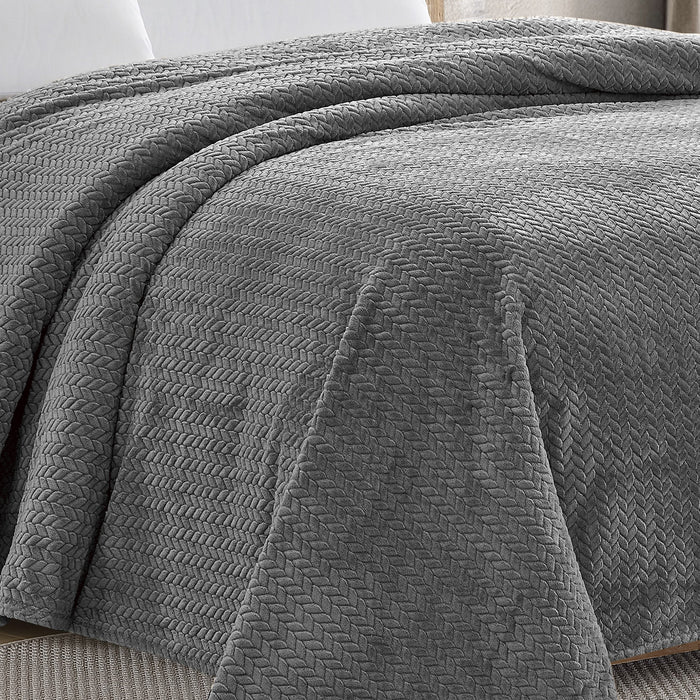 Plazatex Chevron Braided Stylish Soft Comfortable and Lightweight All Seasons Blanket Grey