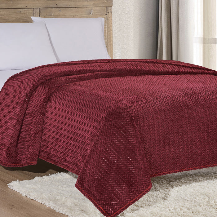 Plazatex Chevron Braided Stylish Soft Comfortable and Lightweight All Seasons Blanket Burgundy