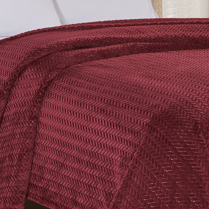Plazatex Chevron Braided Stylish Soft Comfortable and Lightweight All Seasons Blanket Burgundy