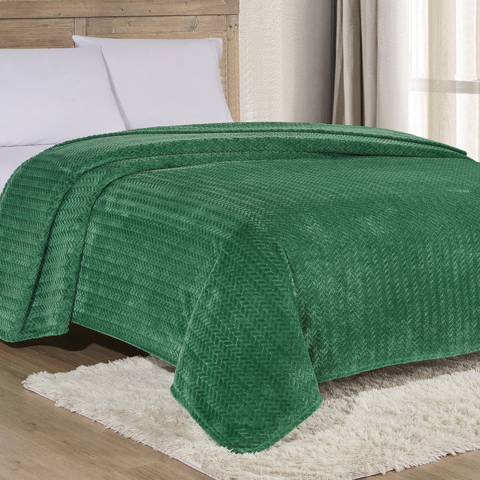 Plazatex Chevron Braided Stylish Soft Comfortable and Lightweight All Seasons Blanket Green