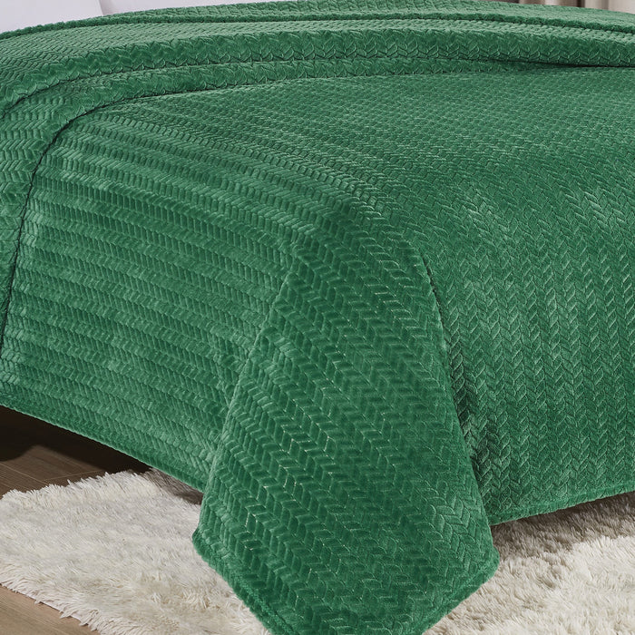 Plazatex Chevron Braided Stylish Soft Comfortable and Lightweight All Seasons Blanket Green