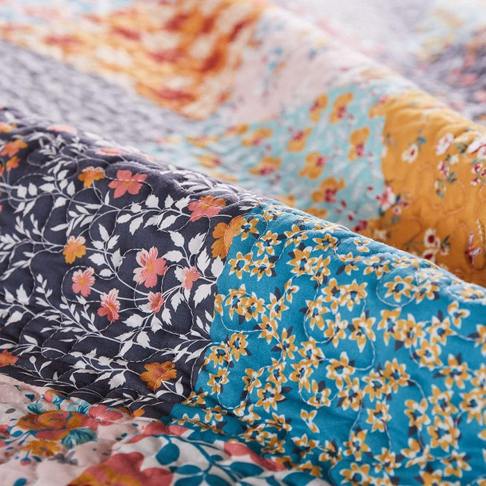 Barefoot Bungalow Carlie Quilt and Pillow Sham Set - Calico