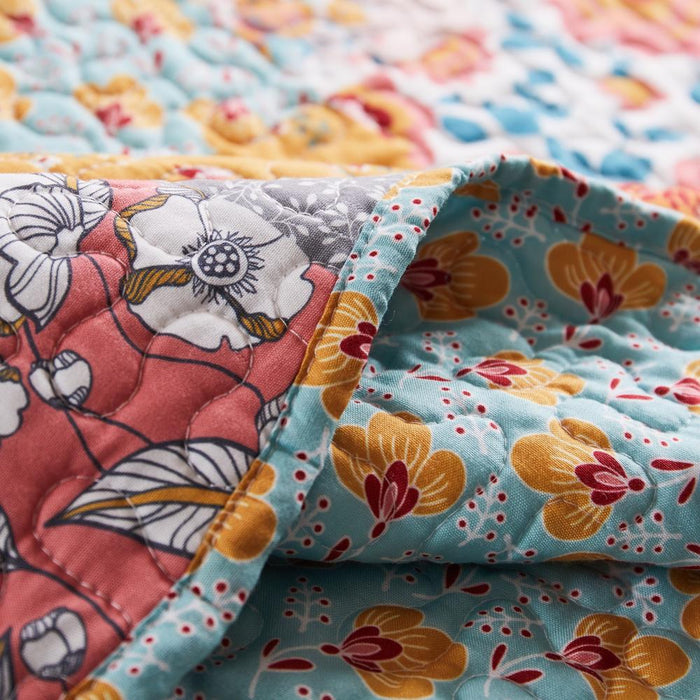 Barefoot Bungalow Carlie Quilt and Pillow Sham Set - Calico