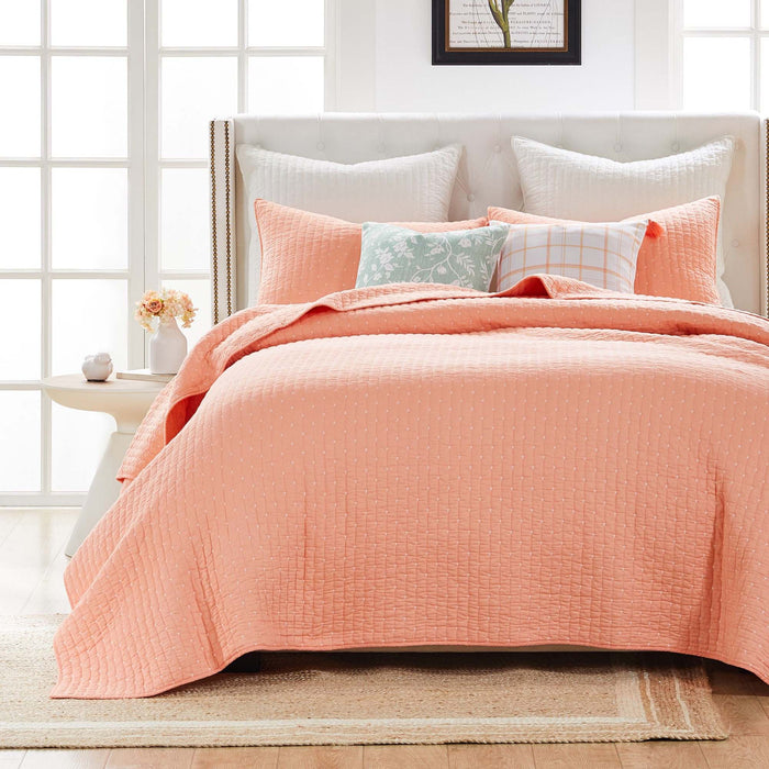 Greenland Home Fashions Monterrey Finely Stitched Quilt Set Classic Solid Color Style Machine Quilted Coral
