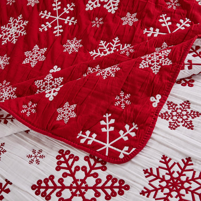 Greenland Home Fashions Snowflakes Premium Quality Christmas pattern Coverlet Set
