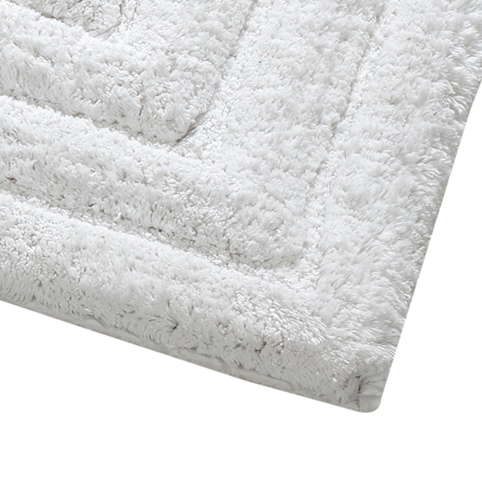 Knightsbridge Stylish And Comfortable All Season Traditional Racetrack Design Cotton Bath Rug White